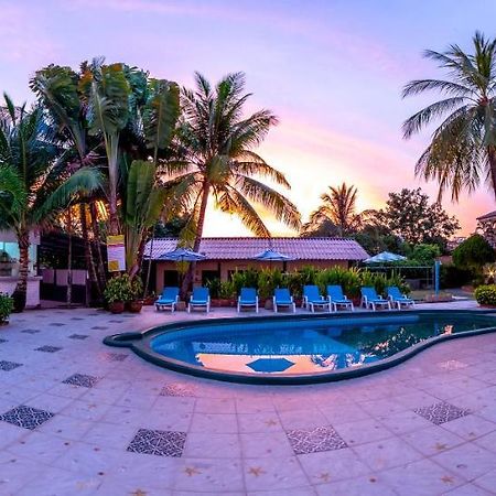 Coconut Resort Hotel Patong Kültér fotó