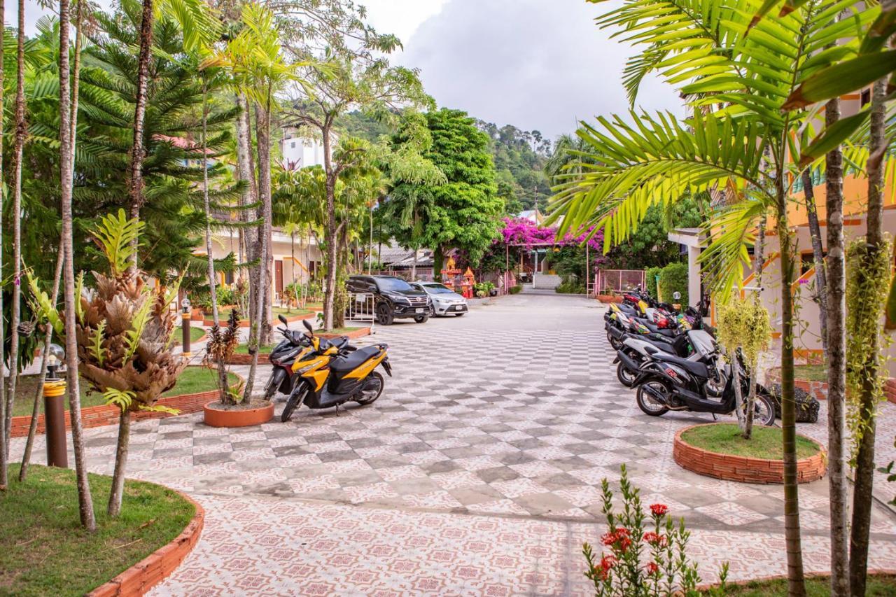 Coconut Resort Hotel Patong Kültér fotó