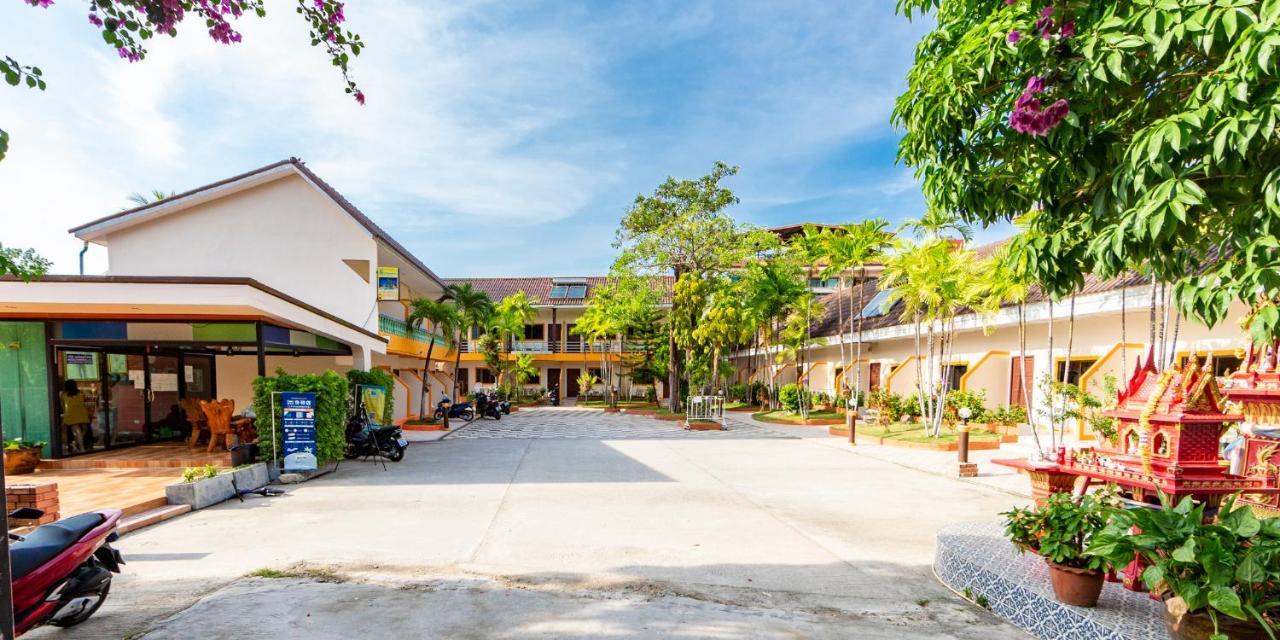 Coconut Resort Hotel Patong Kültér fotó
