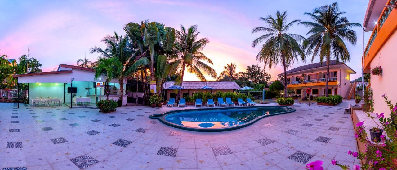 Coconut Resort Hotel Patong Kültér fotó