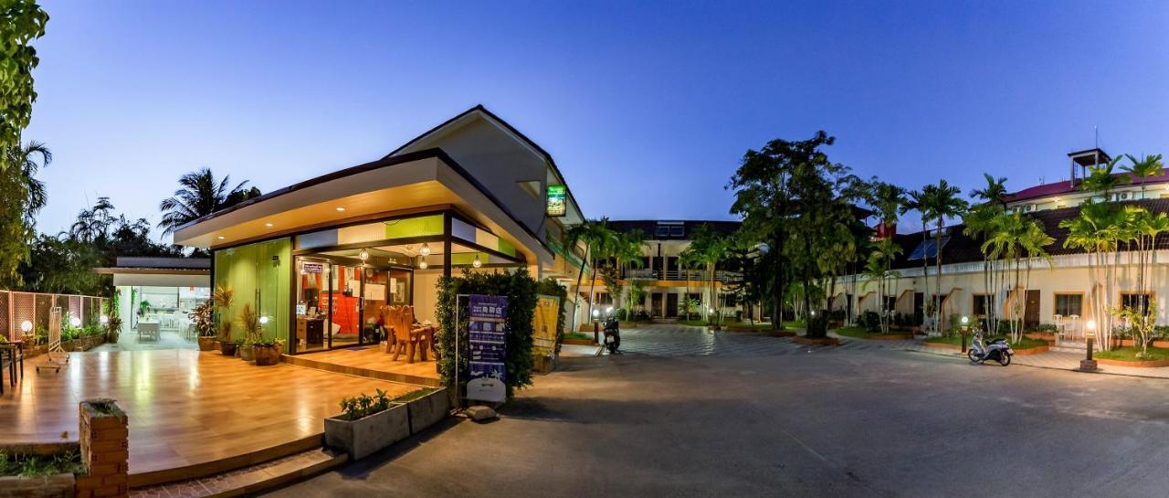 Coconut Resort Hotel Patong Kültér fotó