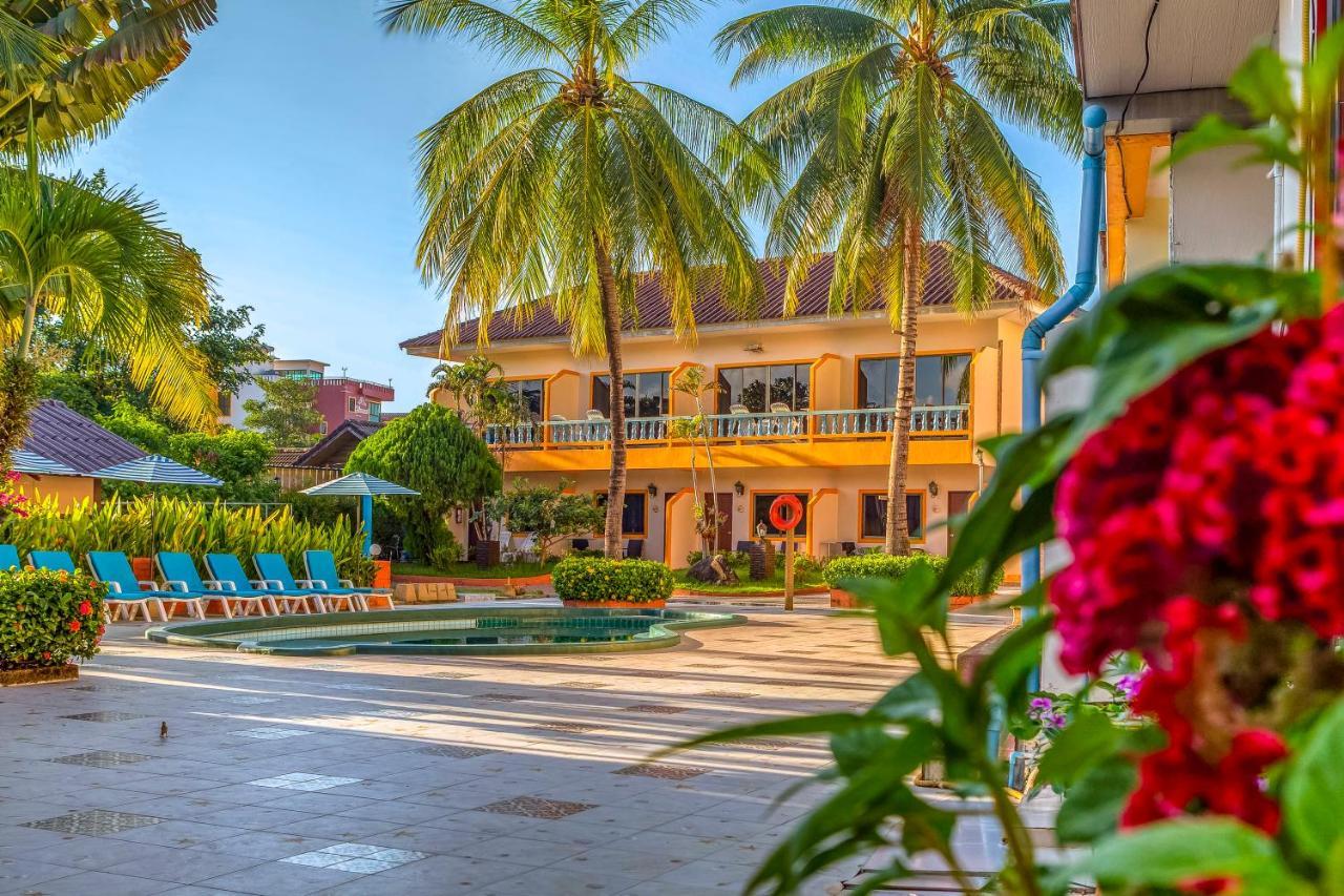 Coconut Resort Hotel Patong Kültér fotó